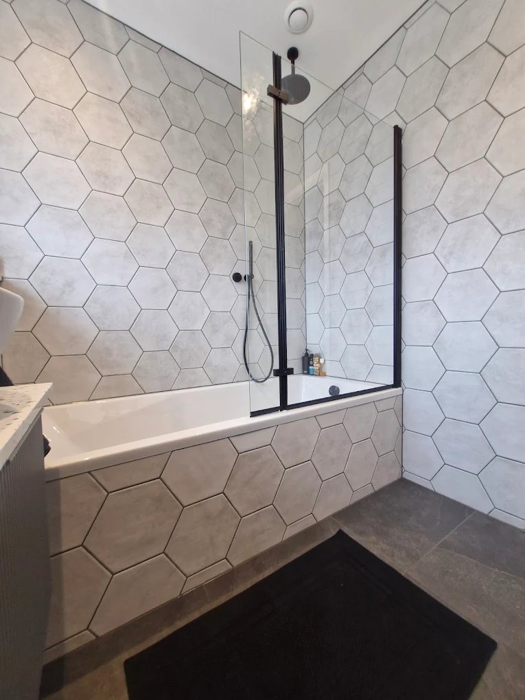 Hex tile bathroom