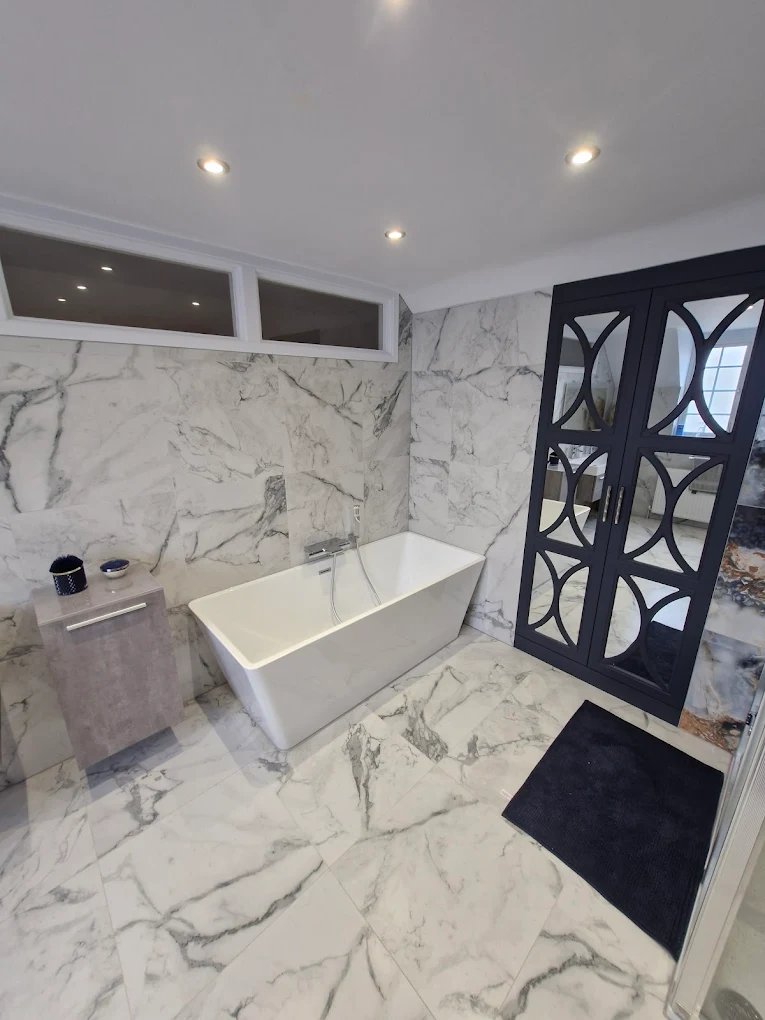 Marble bathroom installation